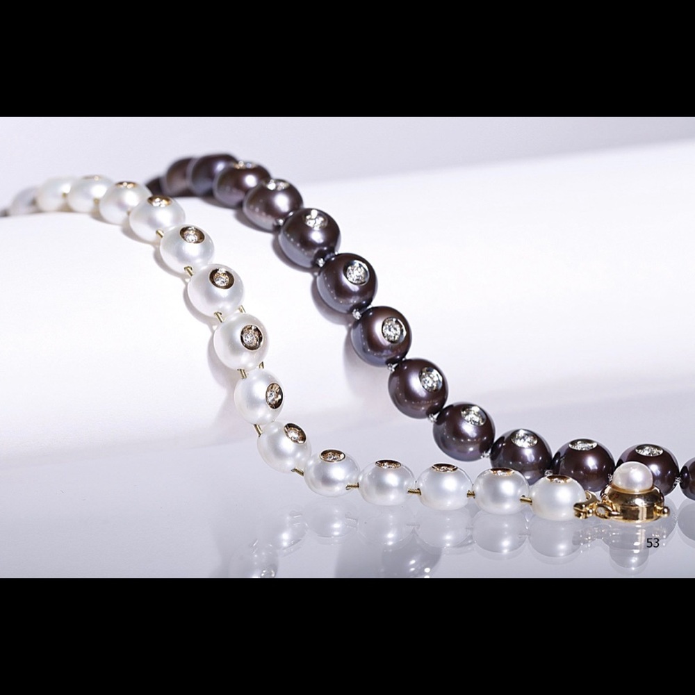 Galatea Tahitian pearl set with diamond necklace
